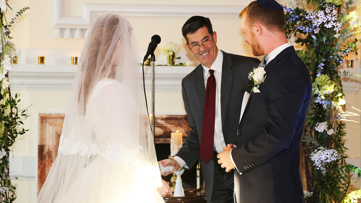 How to Choose the Right Rabbi for Your Interfaith Wedding: Tips for a Harmonious Ceremony